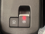 【電動パーキングブレーキ】パーキングブレーキは便利な電動式!ボタン一つで操作でき、アクセルを踏めば自動で解除されます♪レバーやペダルが無いので運転席廻りもすっきりしますね♪