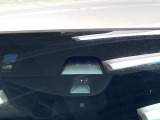 【シティブレーキアクティブシステム】低速走行中に前方の車両等を認識し、衝突しそうな時は警報とブレーキで衝突回避と被害軽減をアシスト。より安全にドライブをお楽しみいただけます。