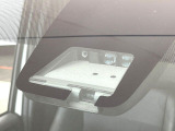 【トヨタセーフティセンス】走行中に前方の車両等を認識し、衝突しそうな時は警報とブレーキで衝突回避と被害軽減をアシスト。より安全にドライブをお楽しみいただけます。
