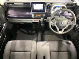 【スズキ セーフティサポート】走行中に前方の車両等を認識し、衝突しそうな時は警報とブレーキで衝突回避と被害軽減をアシスト。より安全にドライブをお楽しみいただけます。