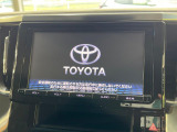 【純正9型ナビ】人気の大型9インチナビを装備。存在感のある大画面はインパクト大!ナビ利用時のマップ表示は見やすく、テレビやDVDは臨場感がアップ!いつものドライブがグッと楽しくなります♪