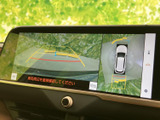 バックモニターは、車両後方の状況を画面で確認でき、狭い場所での駐車や車庫入れをサポート。安全な運転をアシストする機能です。