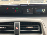 視認性の高いメーター類で、運転に必要な情報をわかりやすく把握できます。デザインも洗練されています。