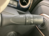 操作しやすいウインカーレバーは、安全な車線変更をサポートします。直感的に操作できる設計で、運転に集中できます。