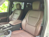 運転しやすいポジションで、快適なドライビングをサポートします。操作しやすい配置で、運転に集中できます。
