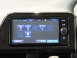 AMFM、TV、CDDVD、Bluetoothなどのメディアに対応。