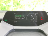 視認性の高いメーターパネルは、運転に必要な情報を一目で確認でき、運転席を洗練された空間に演出します。