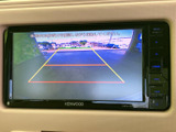 後方確認システムは、安全運転をサポートします。狭い道や駐車場での運転をより安心にすることができます。