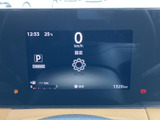見やすいメーター類で、速度や走行情報を的確に把握できます。運転に集中できる環境が整っています。