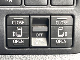 【両側パワースライドドア】スマートキーや運転席のスイッチで後席両側スライドドアの開閉が可能♪電動だから力を入れてドアを開ける必要が無く、小さなお子様でも簡単に開け閉めでき快適です♪