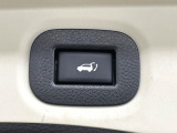 【パワーバックドア】スマートキーや運転席のボタンを押すだけでリアゲートが自動で開閉します!荷物を持っている時や、高い位置にあるバックドアを閉める際に便利な機能です♪