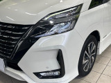 【LEDヘッドライト】悪天候や夜間走行時も良好な視界を確保し安心して運転できる高輝度LEDヘッドライトを装備!点灯速度が早く、消費電力も抑えられています。