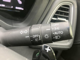 操作しやすいウインカーレバーで、安全な車線変更をサポートします。直感的に操作でき、スムーズな運転を可能にします。