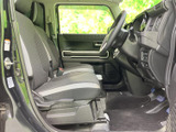 開放感のある室内空間が広がります。シートの形状も工夫されており、長距離ドライブでも快適にお過ごし頂けます。