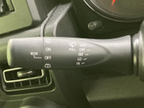 雨天時でもクリアな視界を確保できるワイパーレバー。操作も簡単で、運転に集中できます。悪天候時にも安心です。