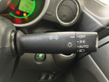 操作しやすい位置に配置されたウインカーレバーで、安全な車線変更をサポート。視覚的にもわかりやすく、直感的に操作できます。