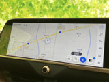 ナビゲーションシステムは、目的地への案内をスムーズに行います。ドライバーの負担を軽減し、安全で快適なドライブをサポートする頼もしい相棒です。
