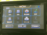 様々なソースに対応し、高音質なサウンドを楽しめます。お好みの音楽を聴きながら、快適なドライブをお楽しみください。