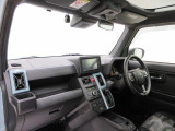 ダイハツのお店では、ダイハツ車を知り尽くしたプロフェッショナルが、専用の診断機器を使って各システムを点検しております。