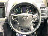 【純正革巻きステアリング】上質な革を使用することで、手にしっかり馴染みとても運転しやすいハンドルです♪