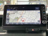 見やすい地図表示で、目的地への道案内も安心。スムーズなナビゲーションは、初めての場所でも不安なく走行できます。