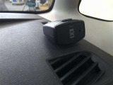 コーナーセンサーを車の前後に装備。 障害物までの距離に応じて警告音を変えてお知らせ。 縦列駐車時や駐車場・車庫などでの取り回しをサポートします。