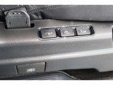 シートヒーターは後部座席にも装備されております!