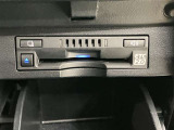 高速道路で便利な【ETC2.0】を装備しています。光ビーコン搭載で渋滞情報などナビゲーションと連動することで機能も充実いたします。他、観光施設に立ち寄るための高速料金割引サービス等もございます。