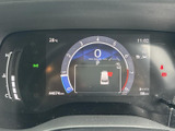 視認性の高いメーター類が、運転に必要な情報を的確に伝えます。運転状況を一目で把握でき、安全運転をサポートします。デザインも洗練されています。