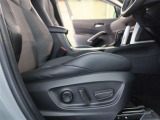 パワーシート搭載。微妙な調整が手軽にでき、ピッタリなポジションで運転することが可能です。