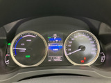 視認性の高いメーター類が、運転に必要な情報を的確に伝えます。各種警告灯やインジケーターも確認しやすく、安全運転をサポートします。