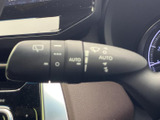 雨天時でもクリアな視界を確保。操作しやすいレバーで、運転に集中できます。
