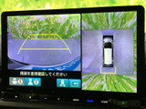 バックモニターで後方の状況をしっかり確認。狭い場所での駐車や後退時も安心です。安全な運転をサポートする必須装備です。