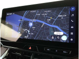 純正ナビを装備。タッチパネル式で使いやすく、お出かけもラクラクです。