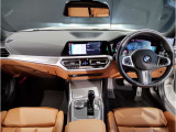 ☆センターパネルを運転席側に僅かに傾けたBMW独特のインパネ☆【駆け抜ける歓び】はここからもスタートしております☆