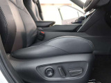 パワーシート搭載。微妙な調整が手軽にでき、ピッタリなポジションで運転することが可能です。