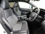 ゆったり室内で運転もしやすいです♪使い勝手の良い配置も考えられています!!