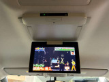 【純正フリップダウンモニター】付き☆後部座席に座りながら大画面でTVやDVDをお楽しみいただけます♪