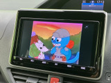 停車中には、様々な映像を楽しめます。家族での移動も、より楽しく快適になります。