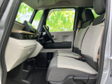 運転席からの視界も良好です。運転に必要な情報を確認しやすく、安全運転をサポートします。