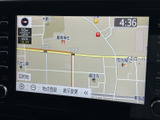 鮮明な高画質ディスプレイが、目的地までの道順をわかりやすく表示。初めての場所でも安心ドライブを楽しめます。スムーズなルート案内で、快適な移動をサポートします。