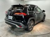 高効率なエンジンをモーターがアシストして走行中の燃費消費を抑えるハイブリッド。停車中もアイドリングストップにより燃費消費と排出ガスをなくします。