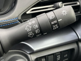 操作しやすいウインカーレバーで、安全な車線変更をサポートします。快適な運転をサポートする機能が充実しています。