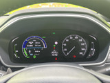 視認性の高いメーター類で、運転に必要な情報を的確に把握できます。運転席をスタイリッシュに演出するデザインです。