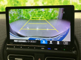 後方確認をサポートするモニターで、安全な運転をサポート。狭い道や駐車時にも安心です。運転の苦手な方にもおすすめです。