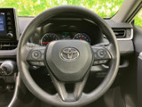 握りやすいステアリングで、快適なドライビングを実現します。操作性にも優れ、運転の楽しさを高めます。
