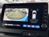 駐車時の安全性を高めるバックモニター。狭い場所でも安心して後退できます。ガイドライン表示で、距離感もつかみやすいです。