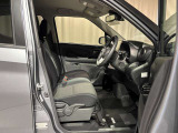 【フロントシート】ベンチシートで車内広々・移動ラクラク☆