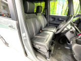運転席シート廻りは使用感も少なく、良好な状態となっています。丁寧に使われていたことがよくわかりますね。