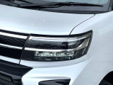 【LEDヘッドライト】悪天候や夜間走行時も良好な視界を確保し安心して運転できる高輝度LEDヘッドライトを装備!点灯速度が早く、消費電力も抑えられています。